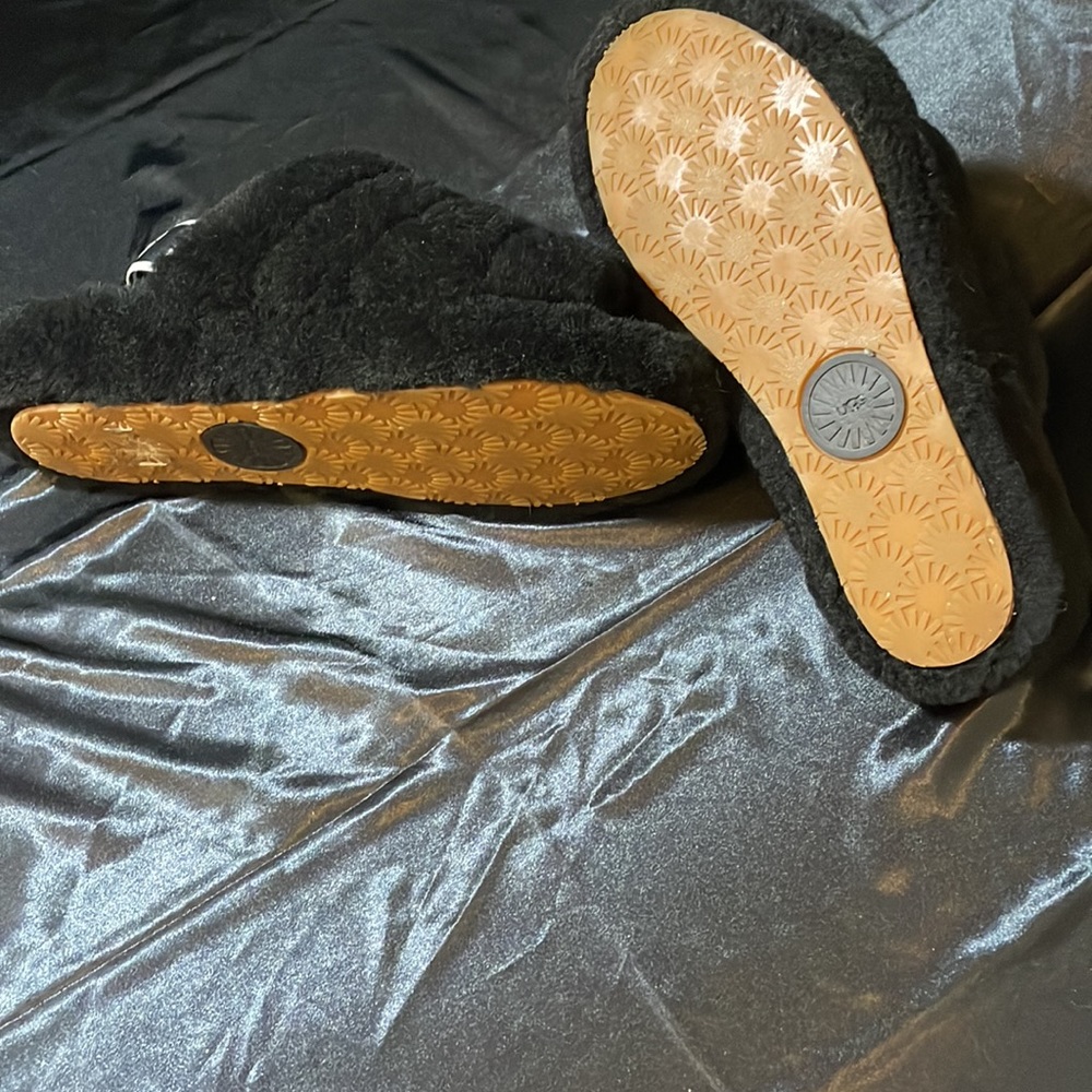 Ugg - Picture 5 of 5